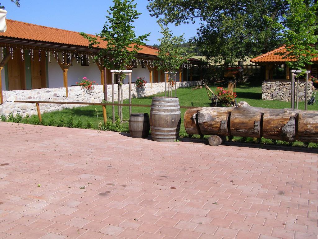 Hotel Na Statku Mirosov Mirosov  Exterior photo